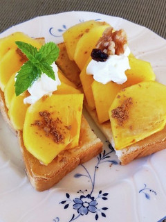 柿とピーナツバターのオープントースト♪-レシピのメイン写真