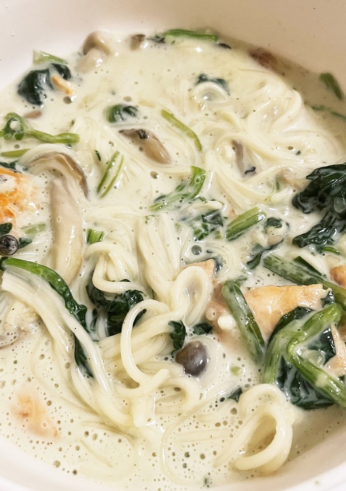 鮭とほうれん草のそうめんカルボ風-レシピのメイン写真