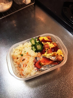 えびピラフとウインナーオムレツのお弁当-レシピのメイン写真