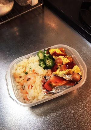 えびピラフとウインナーオムレツのお弁当-レシピのメイン写真