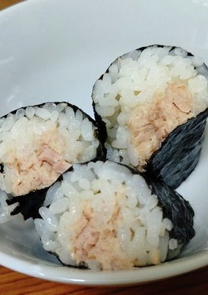 ラップで海苔巻き(ツナマヨ)-レシピのメイン写真