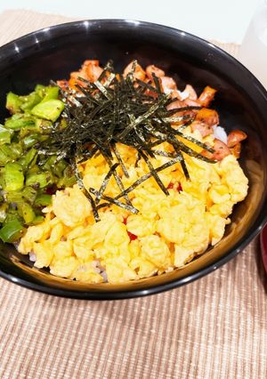 卵とウインナーとピーマンの３色丼-レシピのメイン写真