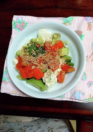 サーモンと豆腐とアボカドのポケ風サラダ-レシピのメイン写真
