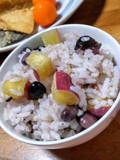 黒豆とさつまいもの炊き込みご飯-レシピのメイン写真