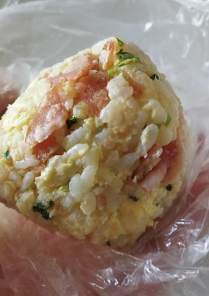 アイラップでレンジチャーハンおにぎり-レシピのメイン写真