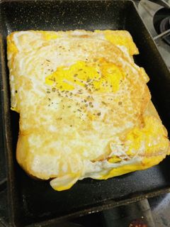 くり抜かないよ!ずぼら目玉焼きトースト-レシピのメイン写真