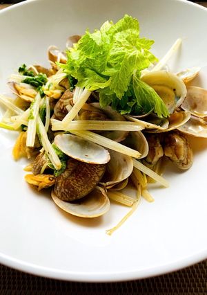 アサリとセロリ菜のオイスター炒め-レシピのメイン写真