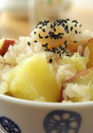 切って炊くだけ！簡単さつまいもごはん-レシピのメイン写真