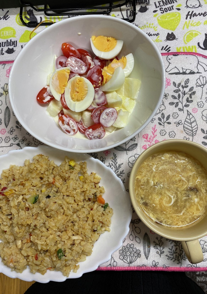簡単炒飯とフカヒレスープ&サラダ-レシピのメイン写真