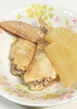 大根と手羽先の染み煮♪(おでんの素で)-レシピのメイン写真