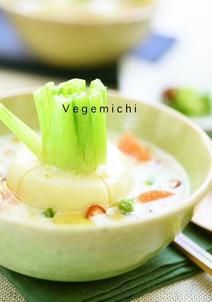とろ〜り丸ごと秋蕪(カブ)の豆乳スープ-レシピのメイン写真