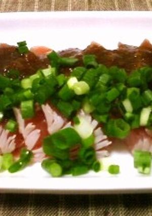 お刺身に飽きたら☆マグロの湯引き梅ソース-レシピのメイン写真