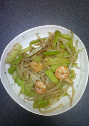 ブッロコリーの茎ともやしの豆板醤炒め-レシピのメイン写真