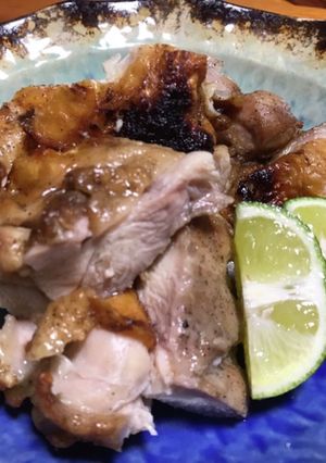 旨味ギュッと♡鶏もも肉の塩焼きスダチ添え-レシピのメイン写真