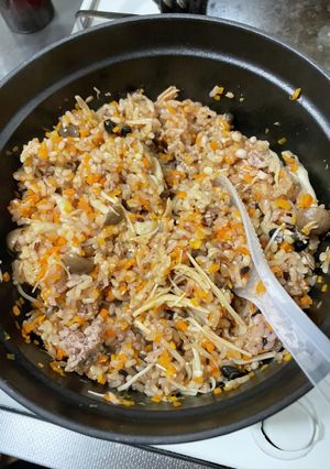 ストウブ鍋でほんとに美味しい炊き込みご飯-レシピのメイン写真