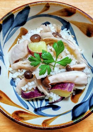 土鍋でさつま芋ときのこの炊き込みご飯-レシピのメイン写真