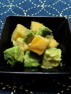 簡単!柿とアボカドの白味噌和え-レシピのメイン写真