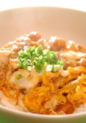 【旨味つゆ】玉ねぎたっぷり親子丼-レシピのメイン写真