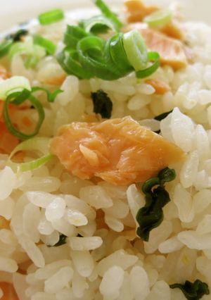 炊飯器で時短！鮭わかめチャーハン-レシピのメイン写真