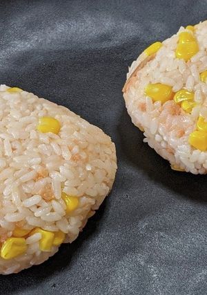鮭フレークとコーンのおにぎり♪-レシピのメイン写真