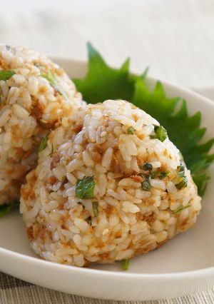 さばフレークと大葉のもち麦おにぎり-レシピのメイン写真