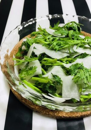 ピーラー大根と生春菊のサラダ 簡単一品-レシピのメイン写真