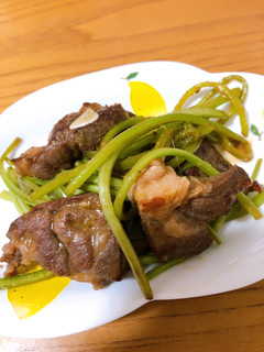 牛肉ブロックと芋のつる炒め-レシピのメイン写真