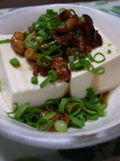 カリカリ鶏皮のせ♪冷奴-レシピのメイン写真