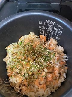 さっぱり☆鮭と塩昆布の炊き込みご飯-レシピのメイン写真