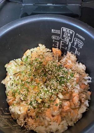 さっぱり☆鮭と塩昆布の炊き込みご飯-レシピのメイン写真