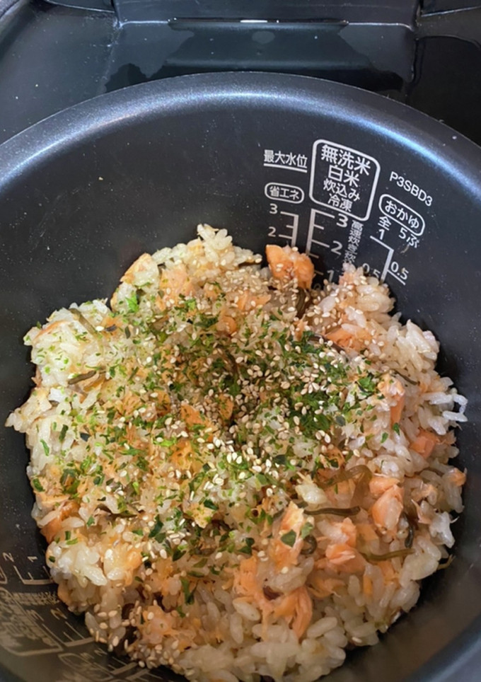 さっぱり☆鮭と塩昆布の炊き込みご飯-レシピのメイン写真
