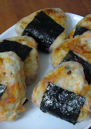 里芋と鮭＆チーズのおむすび焼き♪-レシピのメイン写真