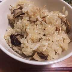 รูปของ 旨味がしみわたる　干キノコの炊き込みご飯