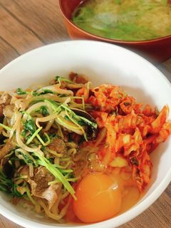 豆苗もやし豚肉炒めキムチ丼-レシピのメイン写真