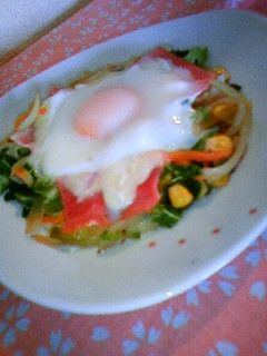 野菜も食べてね♪ベーコンエッグ-レシピのメイン写真