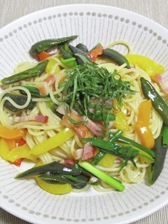 紫唐辛子とベーコンのスパゲッティ-レシピのメイン写真