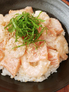えびとサーモンのごまだれ海鮮丼-レシピのメイン写真