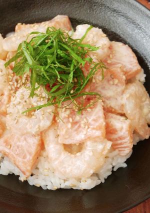 えびとサーモンのごまだれ海鮮丼-レシピのメイン写真