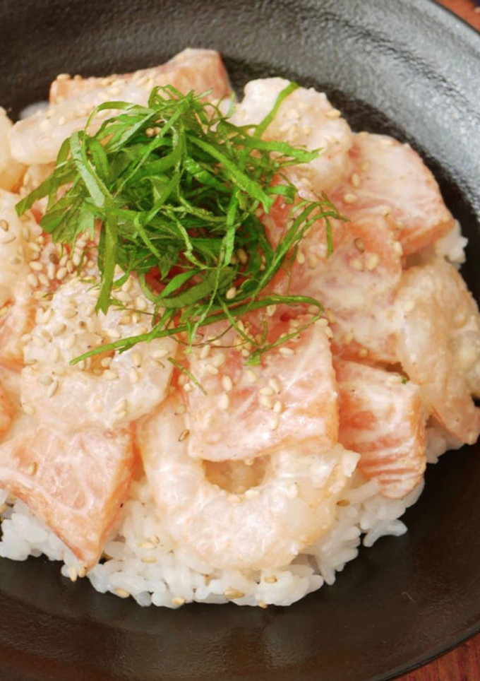えびとサーモンのごまだれ海鮮丼-レシピのメイン写真