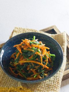 ほうれん草と人参の胡麻味噌和え-レシピのメイン写真
