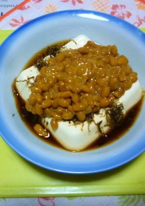 刻みめかぶ＋納豆載せの温奴のタパス-レシピのメイン写真