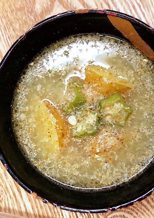 胡麻薫る♪焼きじゃがいもとおくらの味噌汁-レシピのメイン写真