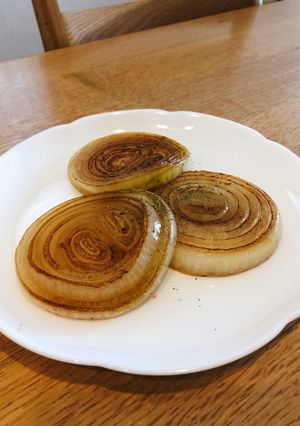 クマソバブイヨンで絶品☆玉ねぎステーキ-レシピのメイン写真