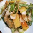 秋の味覚入り♪柿といかくん入りサラダ