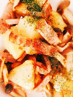 しめじベーコンポテトのガーリックバター-レシピのメイン写真