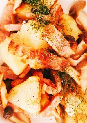 しめじベーコンポテトのガーリックバター-レシピのメイン写真