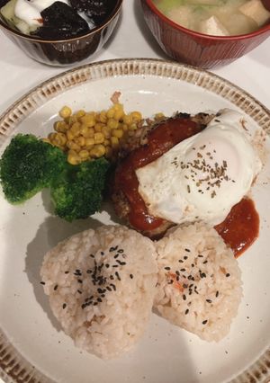 肉汁溢れるハンバーグ-レシピのメイン写真