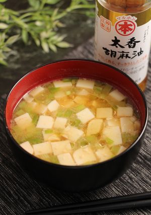 簡単！ニラと豆腐のお味噌汁　ごま風味-レシピのメイン写真