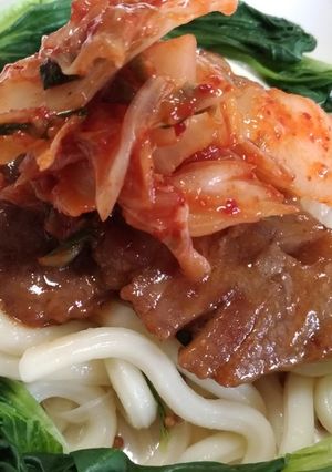 あったかブラック和えうどんの焼き肉キムチ-レシピのメイン写真