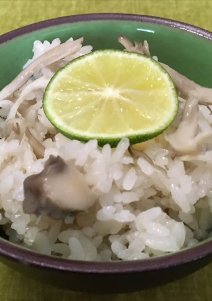 簡単♡舞茸の炊き込みご飯スダチ添え-レシピのメイン写真